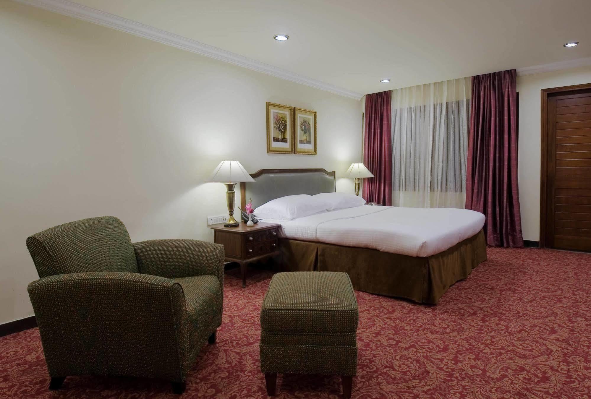 Mayfair Rourkela Rom bilde